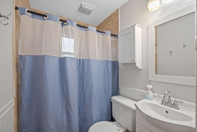 Building Photo - COLLEGE HILL-BEAUTIFULLY MAINTAINED 3 BEDR...