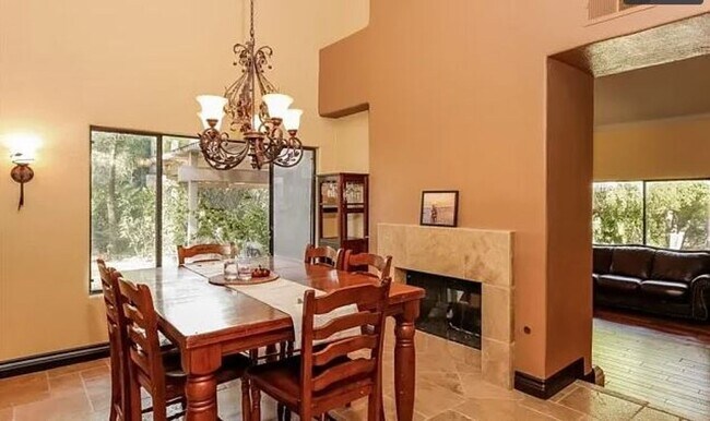 Building Photo - Spacious 5-Bedroom Home for Rent in Prime ...