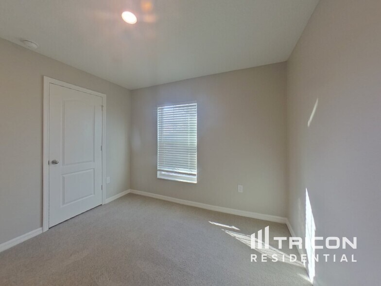 Building Photo - 1147 Moyle Way