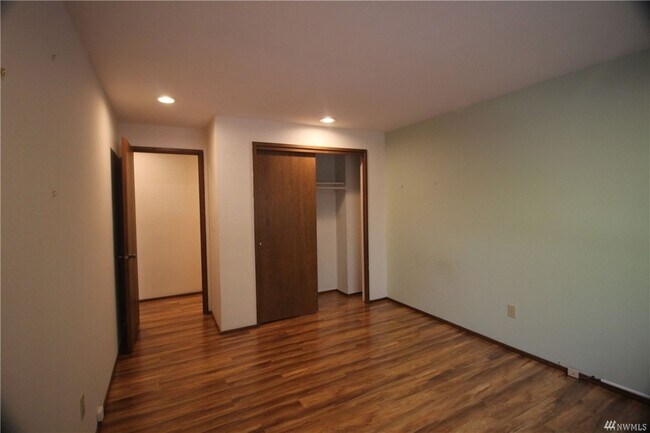 Building Photo - 1620 159th Pl NE