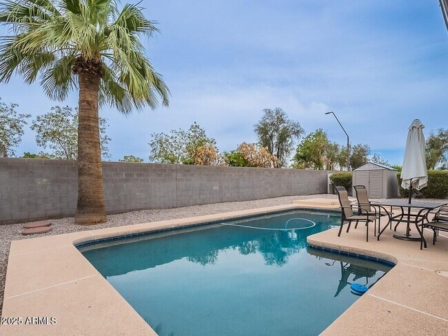 Building Photo - 5817 S Siesta Ln