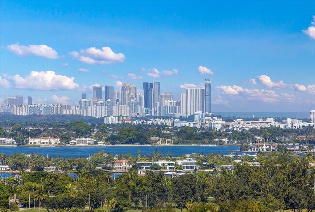 Building Photo - 7601 E Treasure Dr