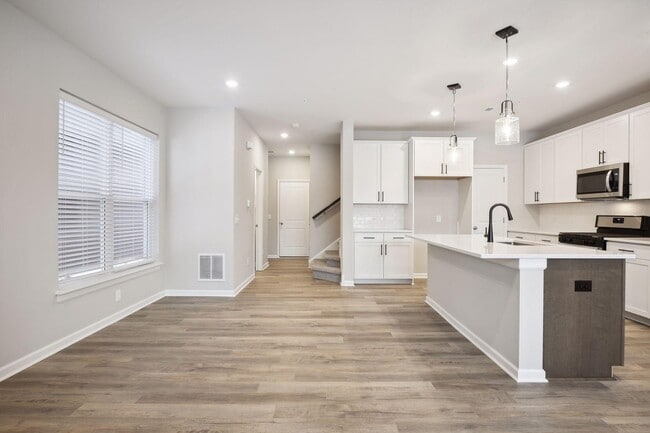 Building Photo - 14536 Twin Lakes Cir