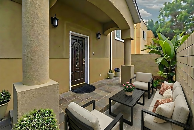 Building Photo - Spacious and Quiet Hawthorne Home!