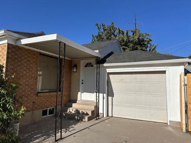 Building Photo - Completely Remodeled 4 Bedroom Home