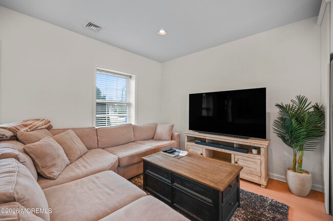 Building Photo - 5 Cortland Rd