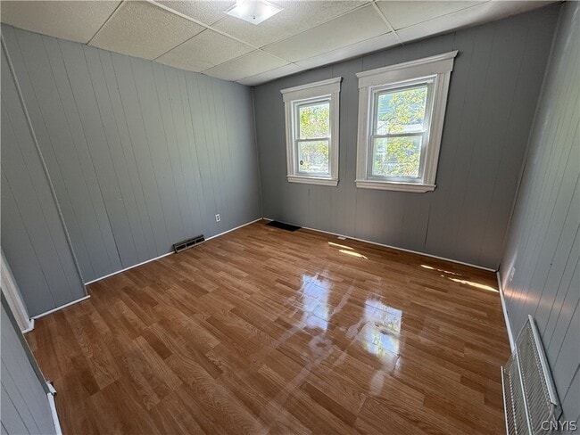 Building Photo - 154 Seeley Ave