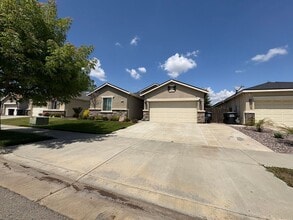Building Photo - SE Visalia home coming soon!