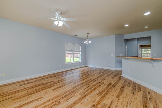 Building Photo - 121 Hatleyberry St