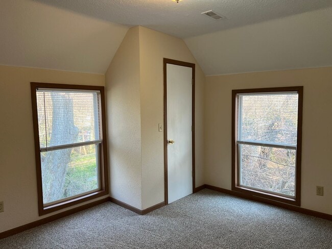 Building Photo - 1439 N Texas Ave