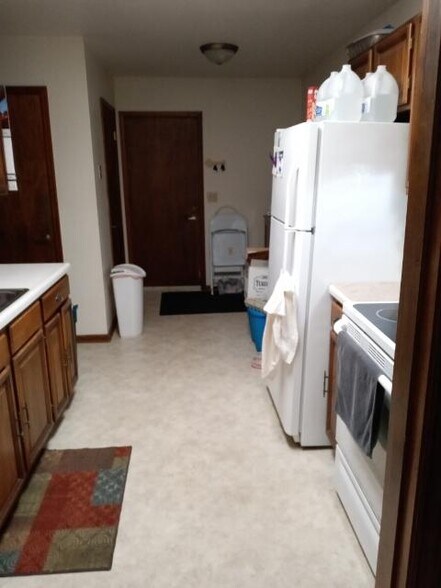 Building Photo - 300 E Saratoga St