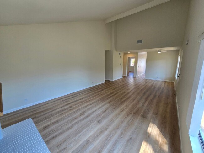 Building Photo - Beautiful la Jolla condo