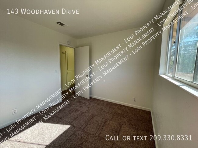 Building Photo - 143 Woodhaven Dr