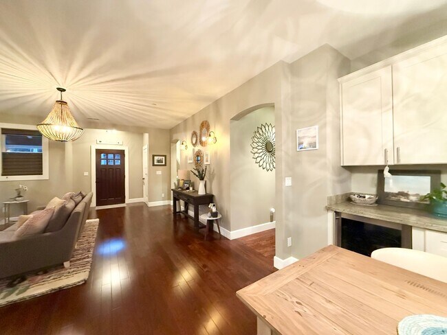 Building Photo - 251 San Pedro Ave