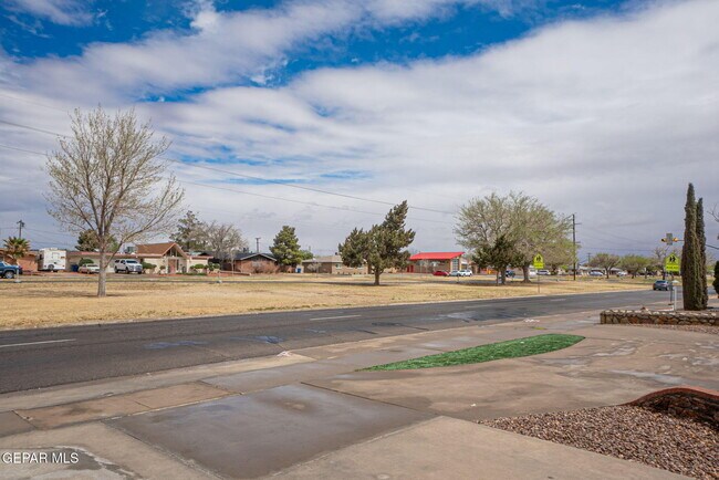 Building Photo - 8208 Edgemere Blvd