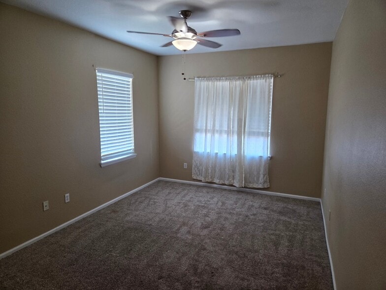 Building Photo - 15700 E Jamison Dr