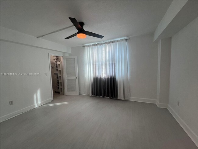 Building Photo - 7501 E Treasure Dr