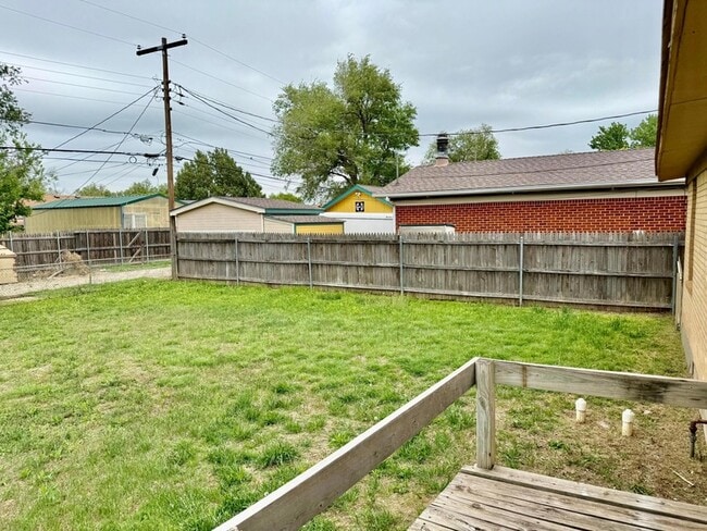 Building Photo - 1547 Smiley St