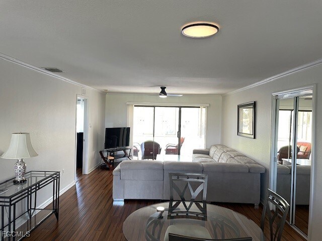 Building Photo - 632 Victoria Dr