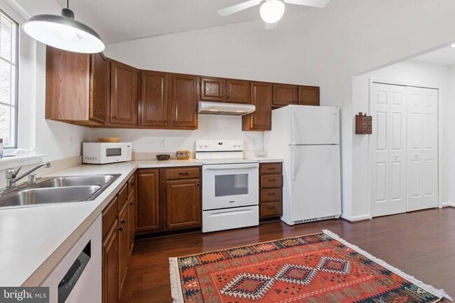 Building Photo - 12 Burr Oak Dr