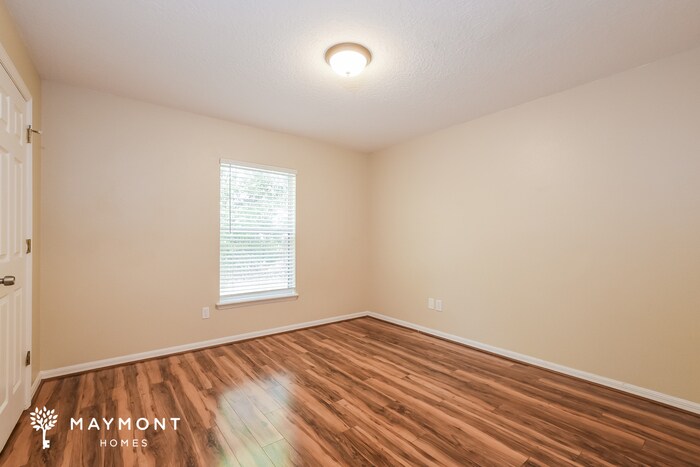 Building Photo - 909 Lake Lindley Dr N