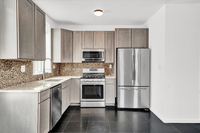 Building Photo - 1314 Paterson Plank Rd