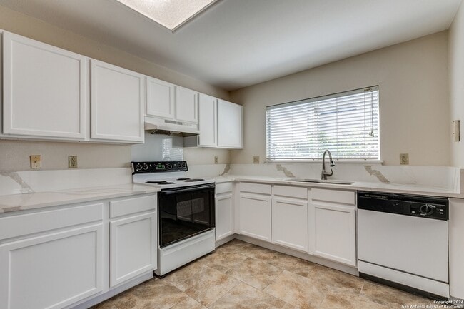 Building Photo - 5002 River Kenton