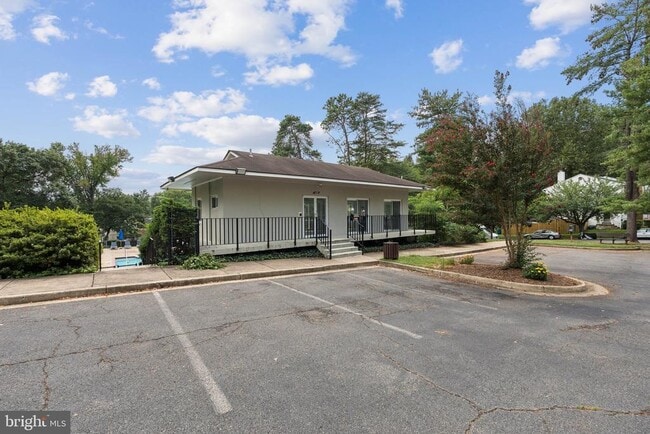 Building Photo - 8406 Thompson Rd