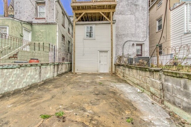 Building Photo - Apartment in Upper Fells Point, Baltimore, MD!