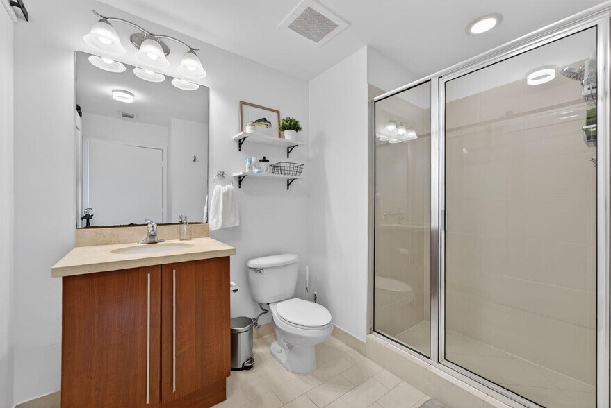 Building Photo - 1111 SW 1st Ave