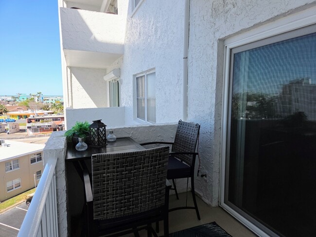 Building Photo - 285 107th Ave