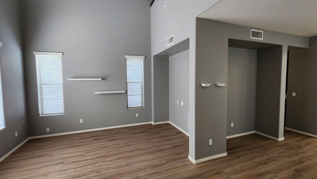 Building Photo - 2 Bedroom Townhome at the Artisan Village ...