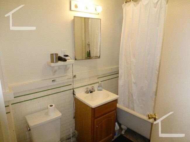 Building Photo - No Brokers Fee, No Security Deposit, heat,...