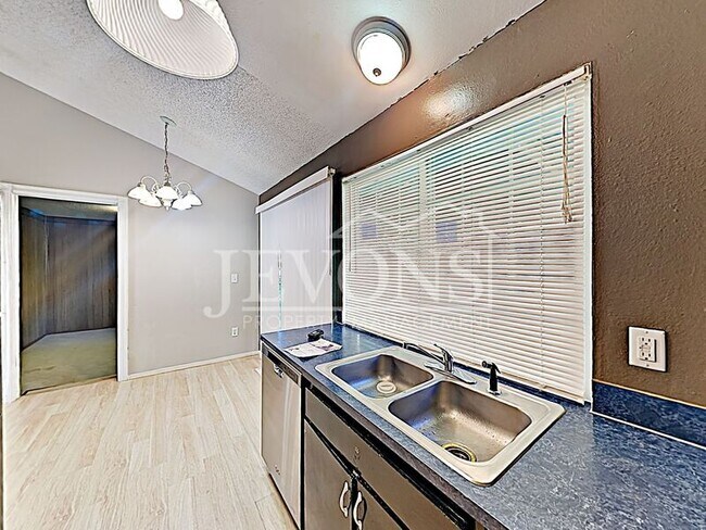 Building Photo - 151 Vista Ln