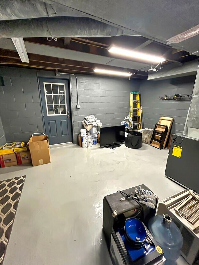 Building Photo - Charming 3-bedroom, 1-bath home in Oakdale, PA!