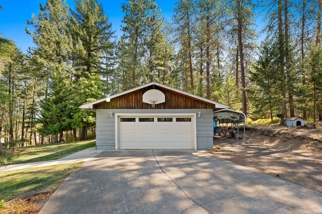 Building Photo - Beautiful 5-Bedroom close to Greenbluff. Mead/Mt Spokane District