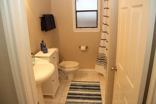 Building Photo - 1220 Ashland St