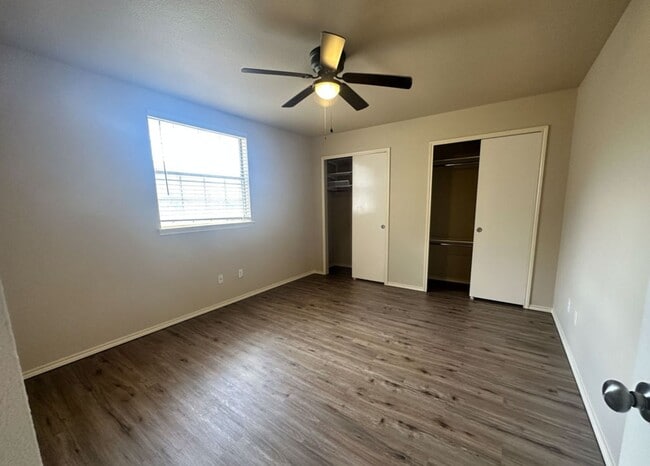 Building Photo - 3 BD/2.5 BA AVAILABLE IN GATED COMMUNITY I...