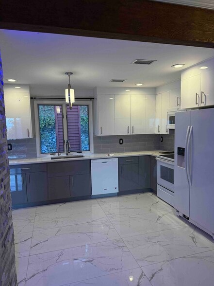 Building Photo - 251 Silleck St