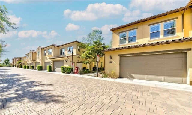 Building Photo - 2545 Almeria Ln