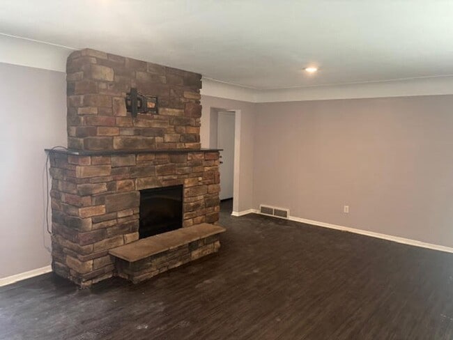 Building Photo - 4 Bedroom Home in Sartell on the Mississip...