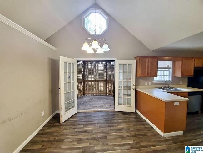 Building Photo - 620 15th Ave NW