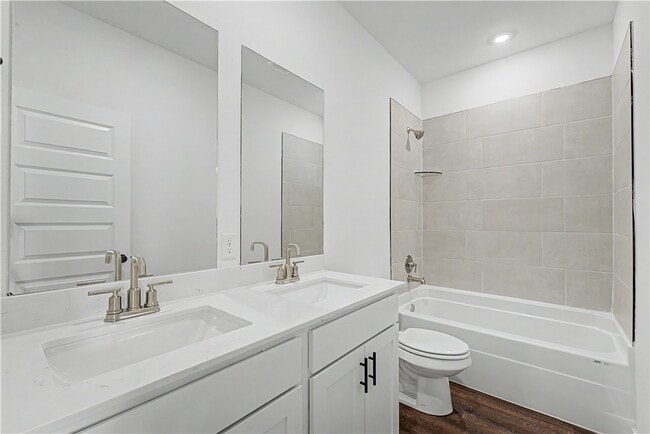 Building Photo - 512 W Canada Dr