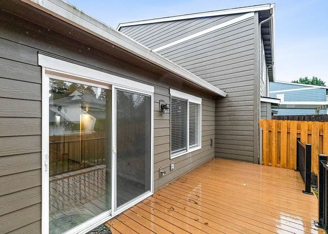 Building Photo - Spacious 2 Bedroom 2 Bath Condo with Detac...