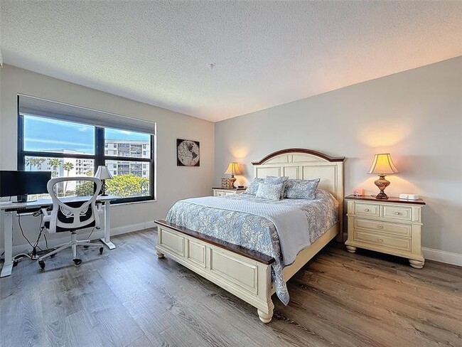 Building Photo - 2309 S Cypress Bend Dr