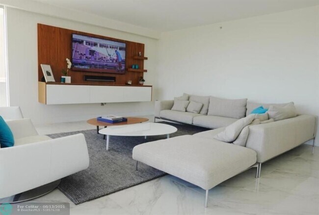 Building Photo - 9559 Collins Ave