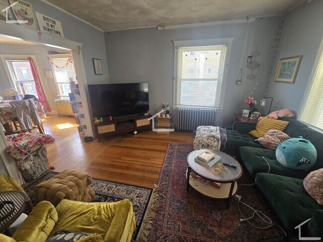 Building Photo - Spacious 3 bed in Brighton...