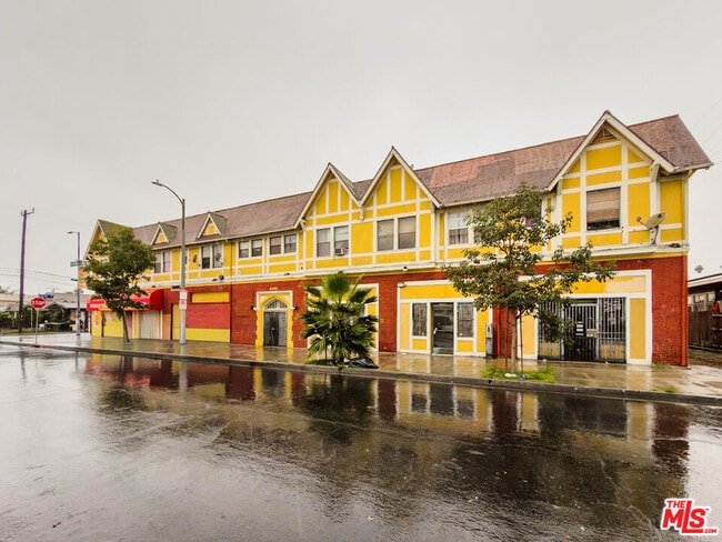 Building Photo - 4367 S Van Ness Ave