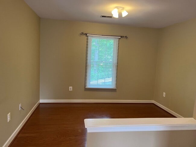 Building Photo - STAFFORD HOME - LARGE 5 BEDROOMS!