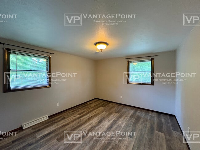 Building Photo - 4220 Hillcrest Dr